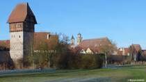 stliche Stadtmauer mit dem Buerlinsturm sowie der Turm St.-Paulskirche und das Mnster St. Georg (Dinkelsbhl, Landkreis Ansbach, Bayern, Dezember 2013)