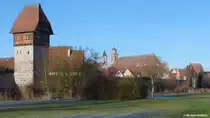 �stliche Stadtmauer mit dem B�uerlinsturm sowie der Turm St.-Paulskirche und das M�nster St. Georg (Dinkelsb�hl, Landkreis Ansbach, Bayern, Dezember 2013)