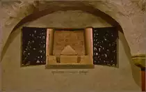 Einstige Pilgerst�tte in Konstanz. Das Pelagiusgrab in der Krypta des M�nsters. W�hrend des Bildersturms gingen die Gebeine leider verloren. So soll wohl ein teil der Reliqien aus der Pelagiuskapelle in Rottweil den verlorenen Schatz ersetzen.
Januar 2014.