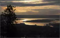 . Blick �ber Oslo zum Bunnefjorden -

Das Bild wurde von einem Aussichtspunkt nahe der Station Besserud der Holmenkollen-Bahn aus aufgenommen.