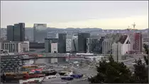 . Oslos neue Skyline -

Ausblick vom Eckeberg unterhalb der Sj�mannsskolen auf Oslo mit den Hochh�usern beim Bahnhof Oslo S und den ungew�hnlichen Architekturen des Barcode-Areals am Hafenbecken des Bj�rvika. Die Autobahn, die vor diesen Neubauten und an der neuen Oper vorbeif�hrte wurde mittlerweile unter das Hafenbecken in einen Tunnel verlegt.

30.12.2013