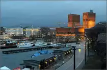 . Ein rotes Rathaus -

Das Osloer R�dhuset von der Akershus-Festung aus gesehen. Noch ist es nicht richtig hell an diesem Morgen.

31.12.2013 (Jonas)