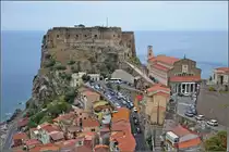 Scilla - Noch einmal der Felsen der Skylla. Sommer 2013.