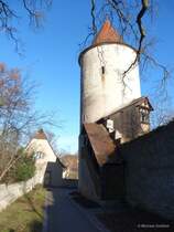 Faulturm mit Parkwchterhuschen an der Nordwestecke der Stadtmauer rings um Dinkelsbhl (Landkreis Ansbach, Bayern, Dezember 2013)