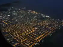 Morgentlicher Anflug auf den Flughafen von Abu Dhabi am 11. April 2012.