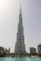 Der Burj Khalifa. Mit 828 Meter das, zur Zeit 12.April 2012, das hchste Gebude der Welt. Auf 452 Meter befindet sich die Aussichtsplattform  At the Top .