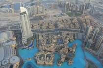 Ausblick von der auf 452 Meter gelegene Plattform auf den Lake Kahlifa, das Address Hotel und die umliegenden Gebude. 12. April 2012