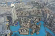 Ausblick von der auf 452 Meter gelegene Plattform auf den Lake Kahlifa, das Address Hotel und die umliegenden Geb�ude. 12. April 2012