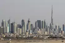 Blick vom Hafen auf die Skyline von Dubai am 14. Aprlil 2012. Der 828 Meter hohe Burj Khalifa sticht doch sehr hervor, obwohl die anderen Hochh�user auch nicht klein sind!