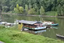 Bootshaus  Alte F�hre  im Yachthafen Hersel bei Bonn - 06.10.2013