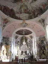 Oberammergau, Alt�re und Deckengem�lde der St. Peter und Paul Kirche (12.01.2014)