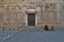 Tropea - Touristennest in Kalabrien.

Seiteneingang zum Dom von Tropea. Sommer 2013.