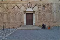 Tropea - Touristennest in Kalabrien.

Seiteneingang zum Dom von Tropea. Sommer 2013.