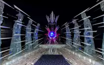  DIE ANZIEHUNGSKRAFT DER SCH�NHEIT DES NORDENs  von den K�nstlern Karlis Ile & Agnes Rudzite Kirillova (Lettland) zusehen in R�vershagens  Karls 11. Eiswelt , ist  eines von 20 beeindruckenden Eiskunstwerken, die das Thema  Expedition ins ewige Eis  beinhaltet. - 14.01.2014
