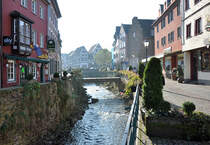 Die Erft und die Werther Strasse durch Bad Mnstereifel im leichten Dunst - 16.11.2013