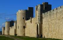 Frankreich, Languedoc, Gard, Aigues-Mortes, die sdlichen Befestigungsmauern. 27.01.2014. Namen der Trme und Tore in den Befestigungsmauern: http://www.ot-camargue.fr/ot-aigues-mortes/index.htm  