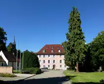 Stegen, Blick auf Schlo� und Schlo�kapelle, Aug.2013
