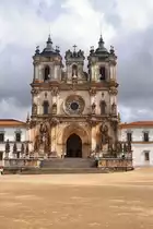 ALCOBA�A (Concelho de Alcoba�a), 27.09.2013, Hauptportal des Kloster