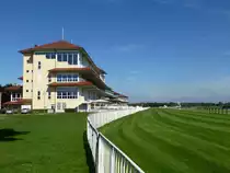 Iffezheim, die Pferderennbahn mit den Trib�nen, seit 1858 besteht diese Galopprennbahn, Sept.2013