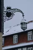 Laterne an der Hausecke des H�lderlin-Haus in Bad Driburg im Kurpark. 26.1.2014