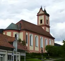 Oberwolfach im Schwarzwald, die katholische Pfarrkirche St.Bartholomäus, Barockbau von 1762, Aug.2013