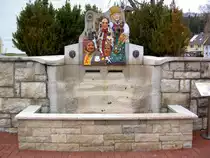 Narrenbrunnen in Immendingen, eingeweit am 15.1.2005, Motiv Stilleben N�chterner Hansel des K�nstler Phillip Kummer (16.02.2014)