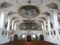 Biessenhofen, Orgelempore und Deckengemlde der St. Georg Kirche (06.03.2014)