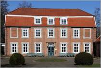 Rastede. Im Ortsteil Loy steht das Haus Osterberg, das heute von der Niederschsischen Akademie fr Brand- und Katastrophenschutz (NABK) genutzt wird. Zuvor war es bereits viele Jahre Teil der Landesfeuerwehrschule. 08.03.2014