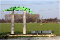 Bramsche. Gegenber der Wasserburg Alt Barenaue wurde 2009 das Rmische Portal mit Olivenzweig (Friedensbogen) des Knstlers Heinrich Brummack errichtet. Auf dem Olivenzweig ist der Schriftzug VIVAT HUMANUS CULTUS CIVILISQUE zu lesen. bersetzt heit es: Es lebe die menschliche und gesellschaftliche Kultur. 06.03.2014