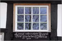 Ostercappeln. �ber der T�r der Alten M�dchenschule am Kirchplatz wurde 1814 der Spruch eingraviert: Eine gut unterrichtete Jugend ist die Zierde der Gemeinde. 06.03.2014