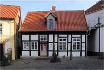 Ostercappeln. Am Kirchplatz steht auch dieses 1813 errichtete Fachwerkhaus, die Alte Mdchenschule. Bis 1853 wurde dieses Gebude als Schule genutzt. 06.03.2014