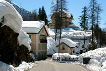 Blick durch die verschneiten Straen von Fusio; 09.03.2014