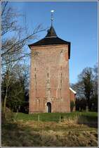 Nordleda. Der wuchtige Turm der um 1200 erbauten St.-Nicolai-Kirche. 10.03.2014