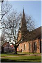 Otterndorf. Die St.-Severi-Kirche in der Abendsonne des 10.03.2014.