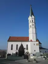Hohenkammer, St. Johannes Kirche, erbaut 1813, Chorflankenturm 14. Jahrhundert, erh�ht 1620, Saalbau mit sp�tgotischem Chor (14.03.2014) 