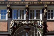 Osnabrck. Details der Fassade des Hotels Walhalle in der Bierstrae. Scan eines Dias aus dem Jahr 2002.