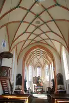 Unterzeil, Langhaus der St. Magnus Kirche, neugotischer Hochaltar von 1865, Kanzel und Chorgest�hl von Peter Metz (14.03.2012)