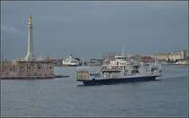 Messina. Blick von der Fhre auf die Hafeneinfahrt von Messina. Sommer 2013.