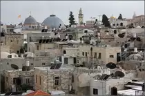 . Hin�ber zur Grabeskirche -

Blick �ber die Jerusalemer D�cher zu den beiden Kuppeln der Grabeskirche.

18.03.2014 (Matthias)