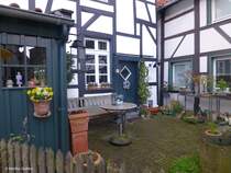 Denkmal geschtztes Haus in der  Alten Freiheit  Westerholt (Stadt Herten, Kreis RE, NRW, Mrz 2014) Und links winkt die Queenဦ