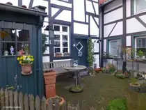 Denkmal gesch�tztes Haus in der  Alten Freiheit  Westerholt (Stadt Herten, Kreis RE, NRW, M�rz 2014) Und links winkt die Queenဦ