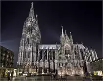 K�lner Dom in der Nacht. Fr�hjahr 2014. 

Vergleiche auch mit: http://www.staedte-fotos.de/bild/Deutschland~Nordrhein-Westfalen~Koln/47803/k246lner-dom-in-der-nacht-fr252hjahr.html gleiches Original, andere Interpretation.