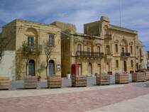 Am Marktplatz von San Lawrenz, Gozo (24.03.2014)