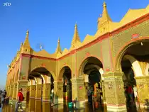 Myanmar - Mandalay - Die Su Taung Pyi Pagode.
Aufgenommen im September 2013.