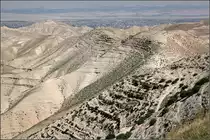 . Jericho -

Blick �ber die w�sten�hnliche Landschaft hinunter ins Jordantal und zur Stadt Jericho. Der Aufnahmestandpunt befindet sich etwa 120 Meter �ber NN, w�hrend Jericho unter - 200 Meter liegt.

21.03.2014 (Matthias)

