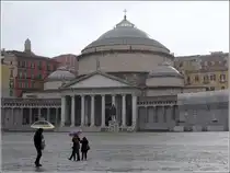 Neapel. Die Chiesa San Francesco di Paola an der Piazza del Plebiscito. 27.03.2014