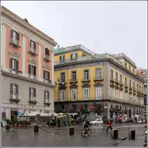 Neapel. Am Rande der Piazza del Plebiscito befindet sich das ber�hmte Caf� Gambrinus. 27.03.2014