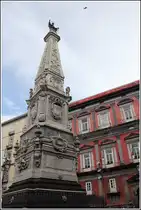 Neapel. Der Obelisk auf der Piazza del Ges�. 27.03.2014