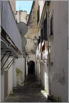 Amalfi. In den engen, die Berghnge hinaufgebauten Gassen wird die dichte Bebauung besonders deutlich. 28.03.2014