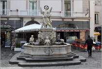 Amalfi. Der Brunnen auf der Piazza Duomo. 28.03.2014